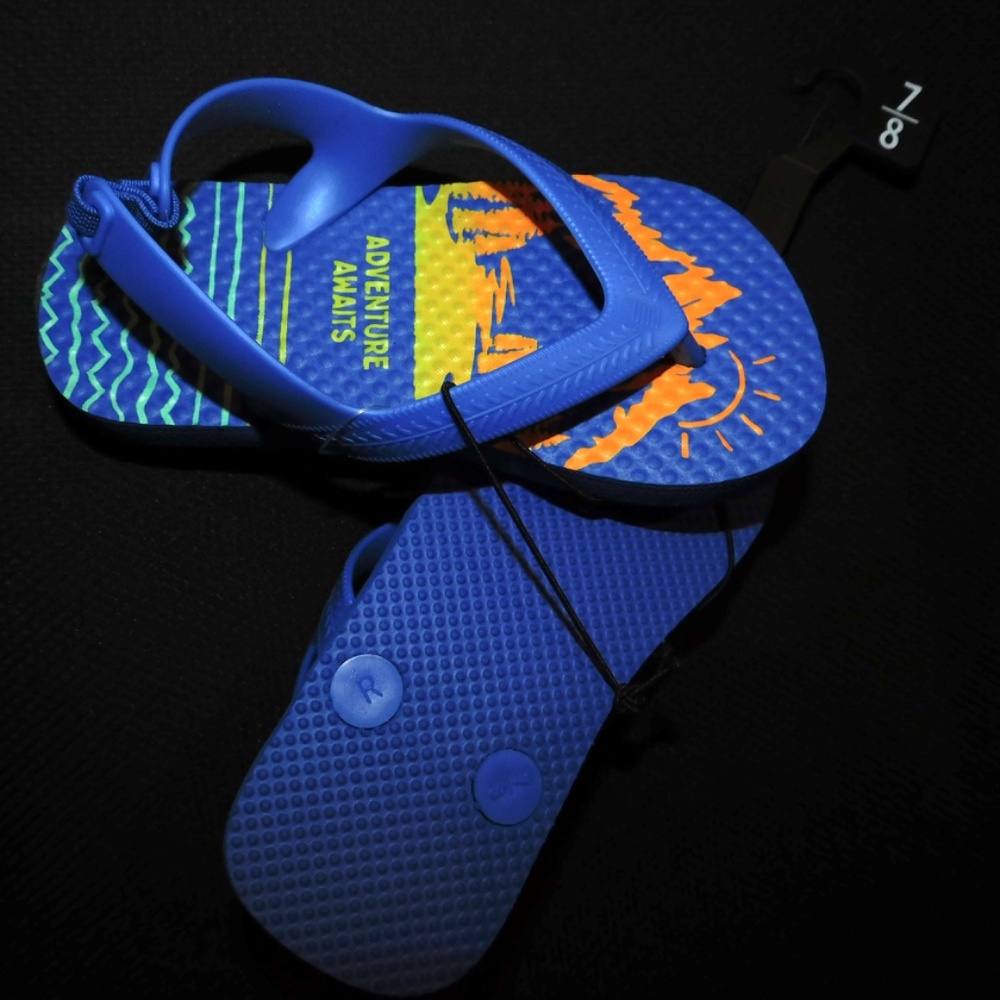 Wonder Nation Toddler Boys Mountain Flip Flops Sandals Back Strap Size 7/8 - Picture 3 of 4